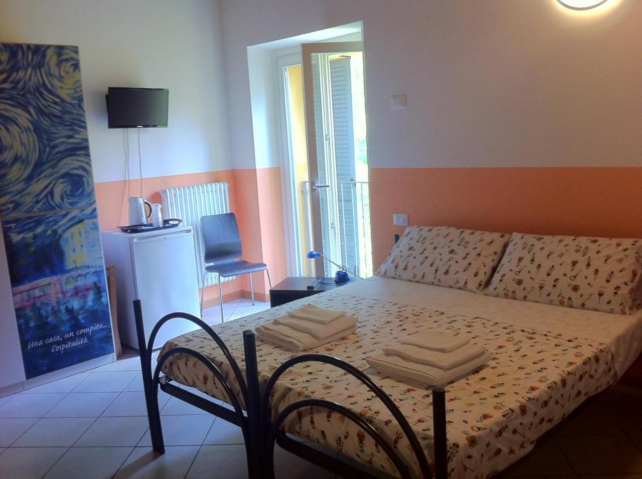 Ostello Residenza Molinatto Oggiono Exteriör bild