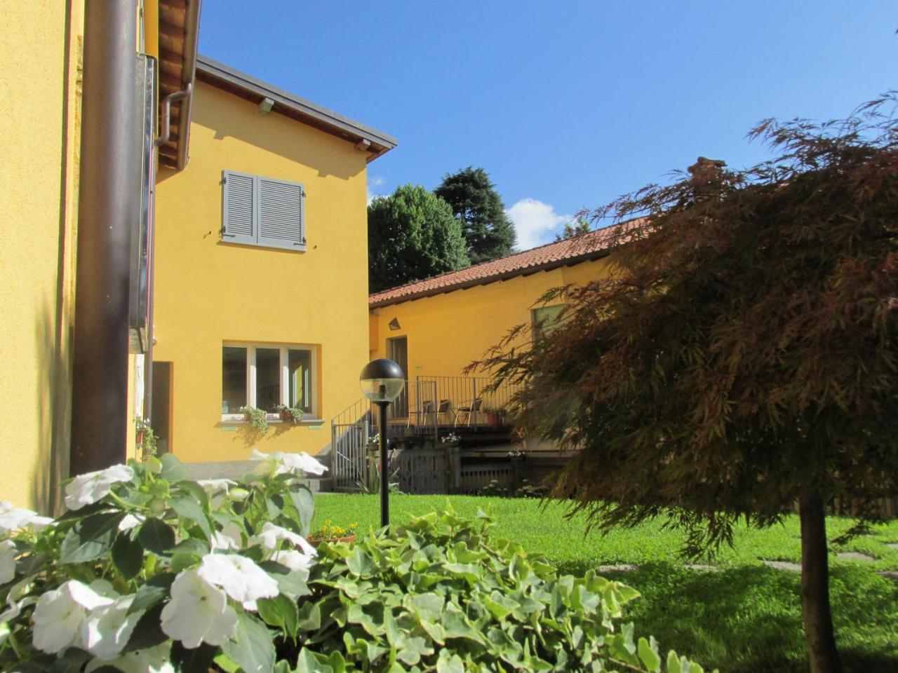 Ostello Residenza Molinatto Oggiono Exteriör bild